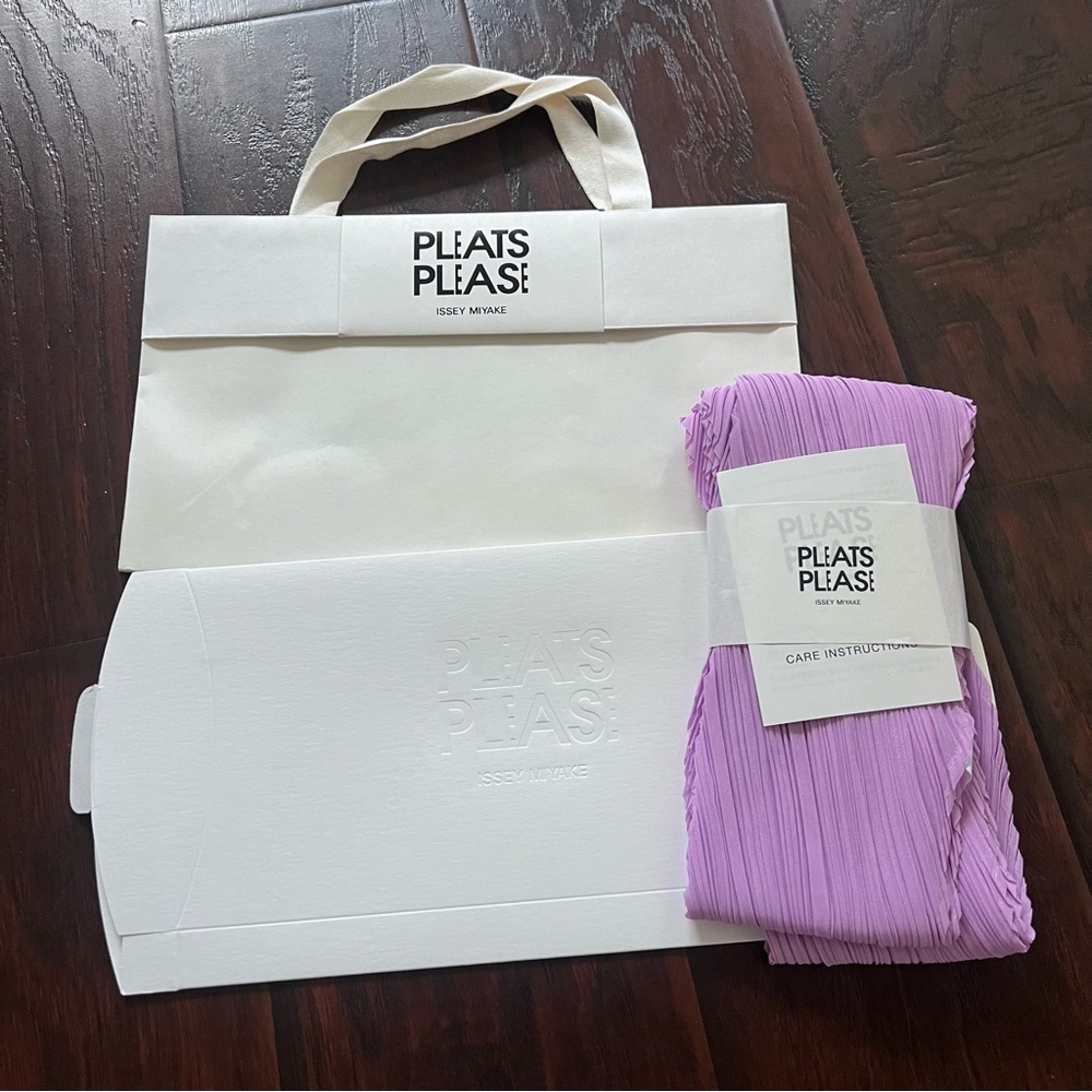 New* Pleats Please Issey Miyake Stole Scarf with shopping bag / Pastel Pink